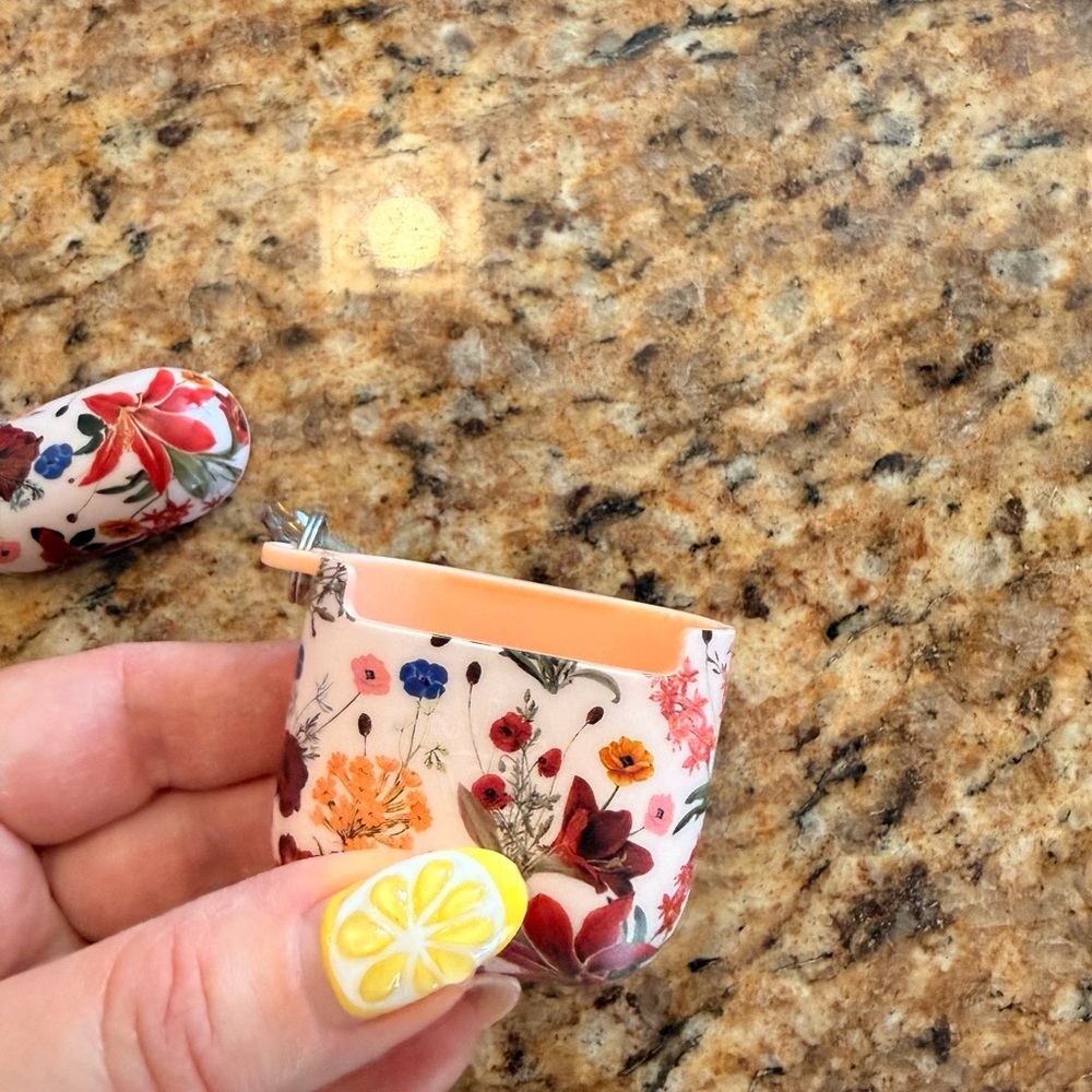 Velvet Caviar AirPods Gen 1/2 Case with Heart Clip “Nude Vintage Florals” - Picture 4 of 9